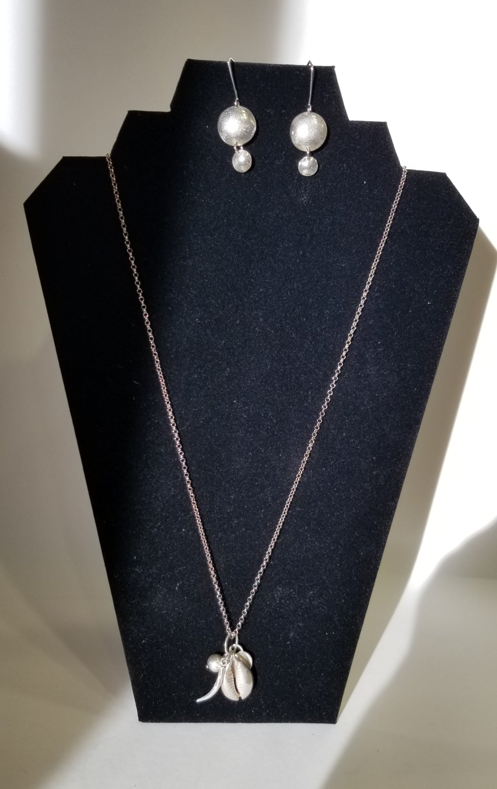 Cowrie shell silver top necklace